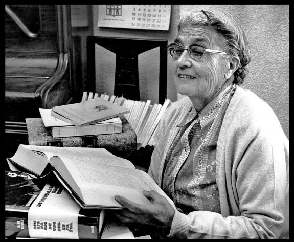 El Ministerio de Cultura de España homenajeará a María Moliner en el acto de entrega del Sello CCB