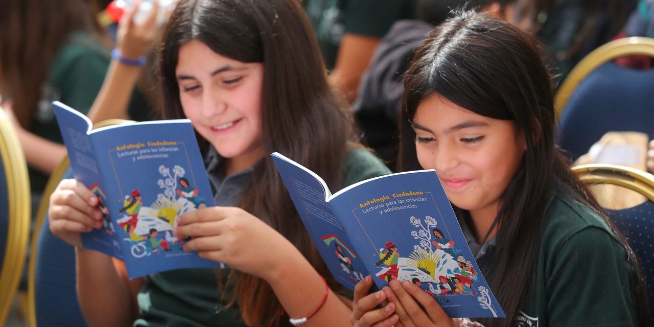 El Plan Nacional de la Lectura de Chile anunció las actividades del Mes del Libro con Gabriela Mistral como figura central