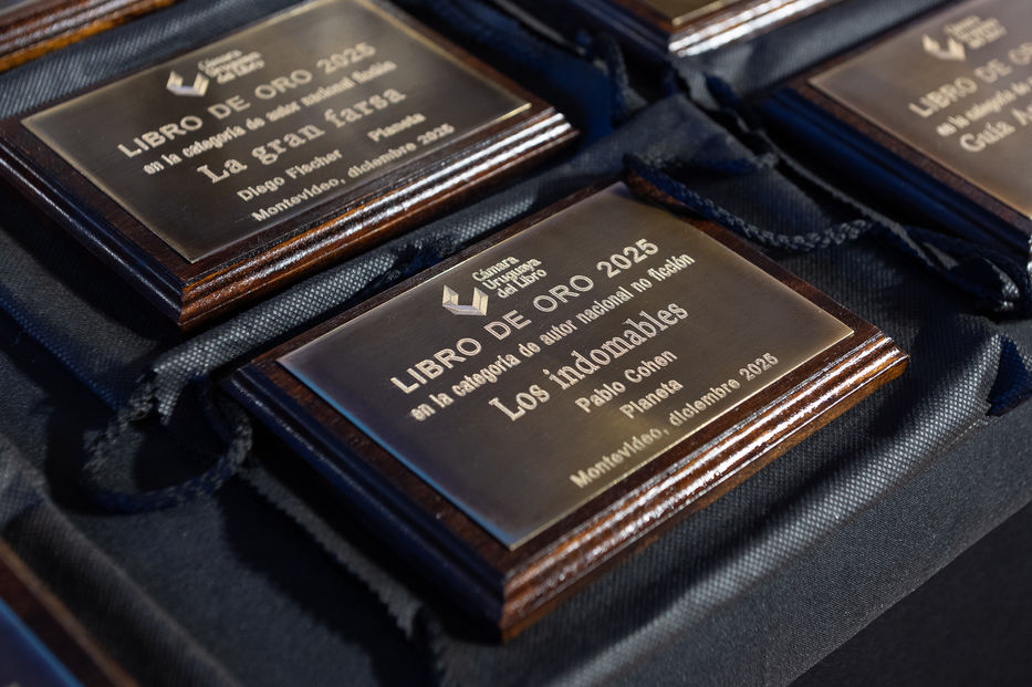 Planeta domina la ceremonia de los Libros de Oro de Uruguay