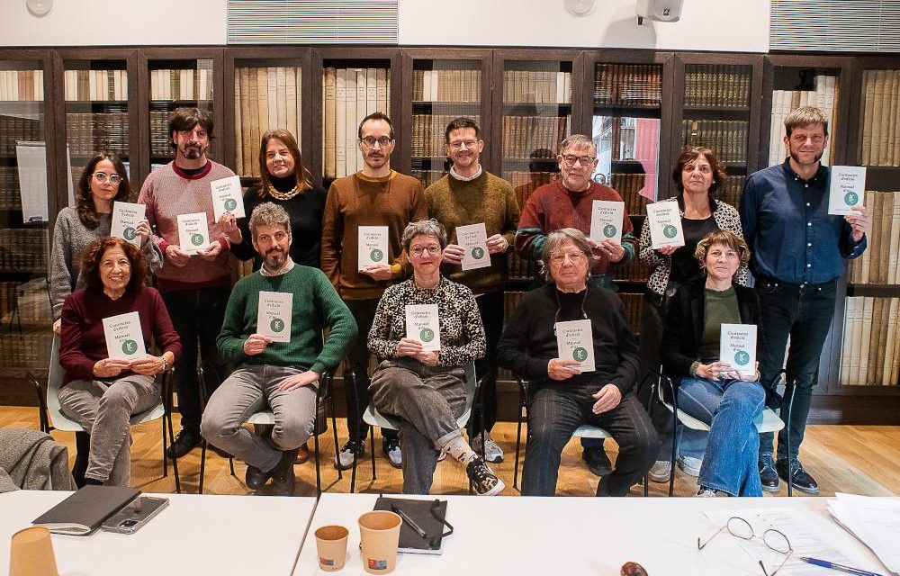 La Associació d’Escriptors en Llengua Catalana presentó un nuevo modelo de contrato para regular la IA