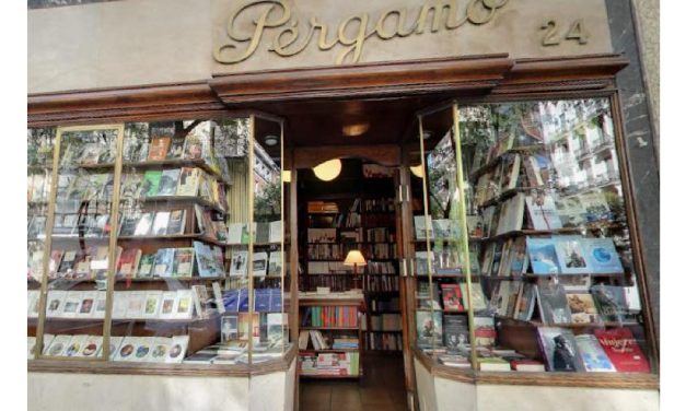 La presión inmobiliaria obliga a Pérgamo, una de las librerías más antiguas de Madrid, a dejar su local